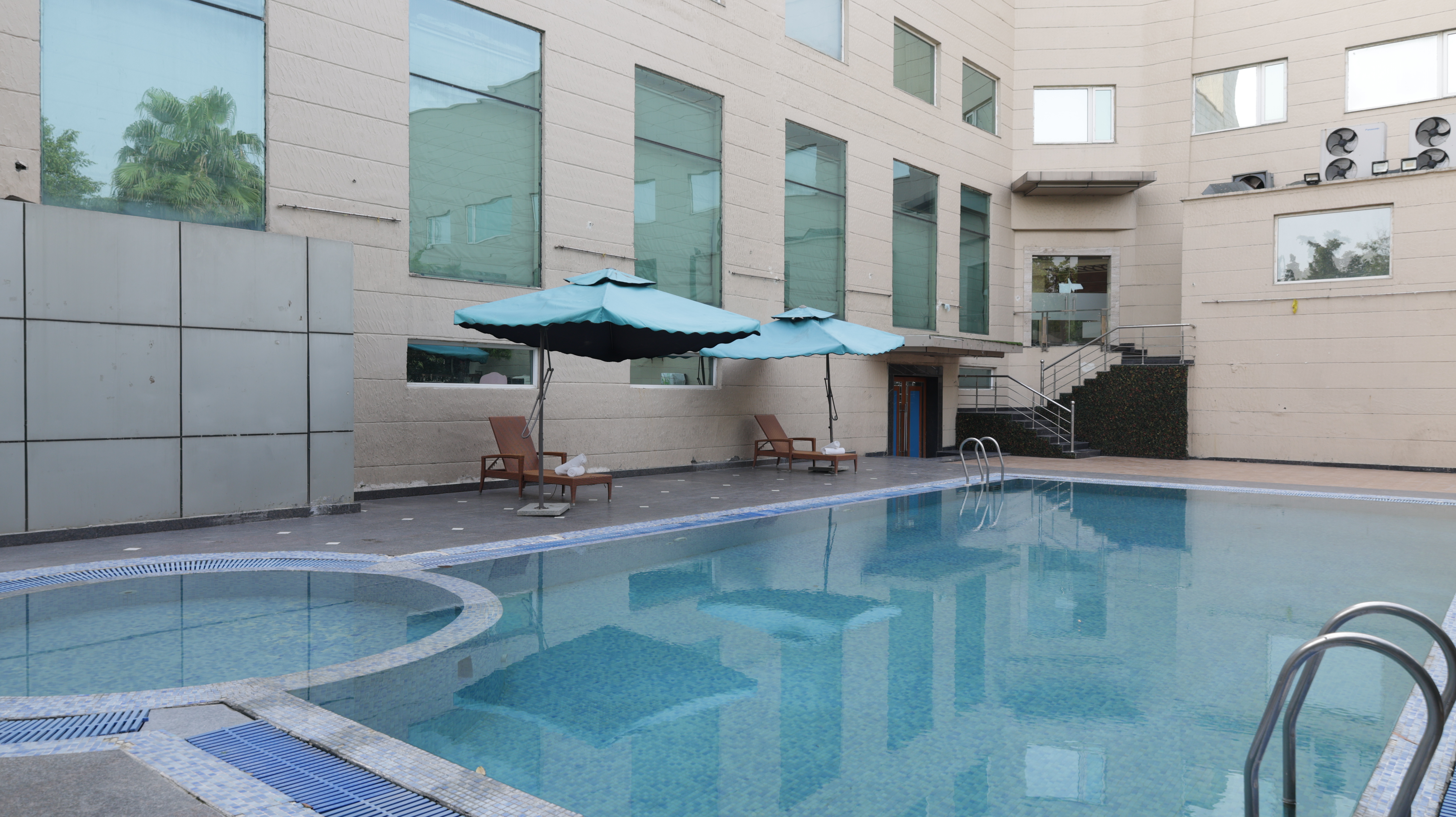 Pool View 4