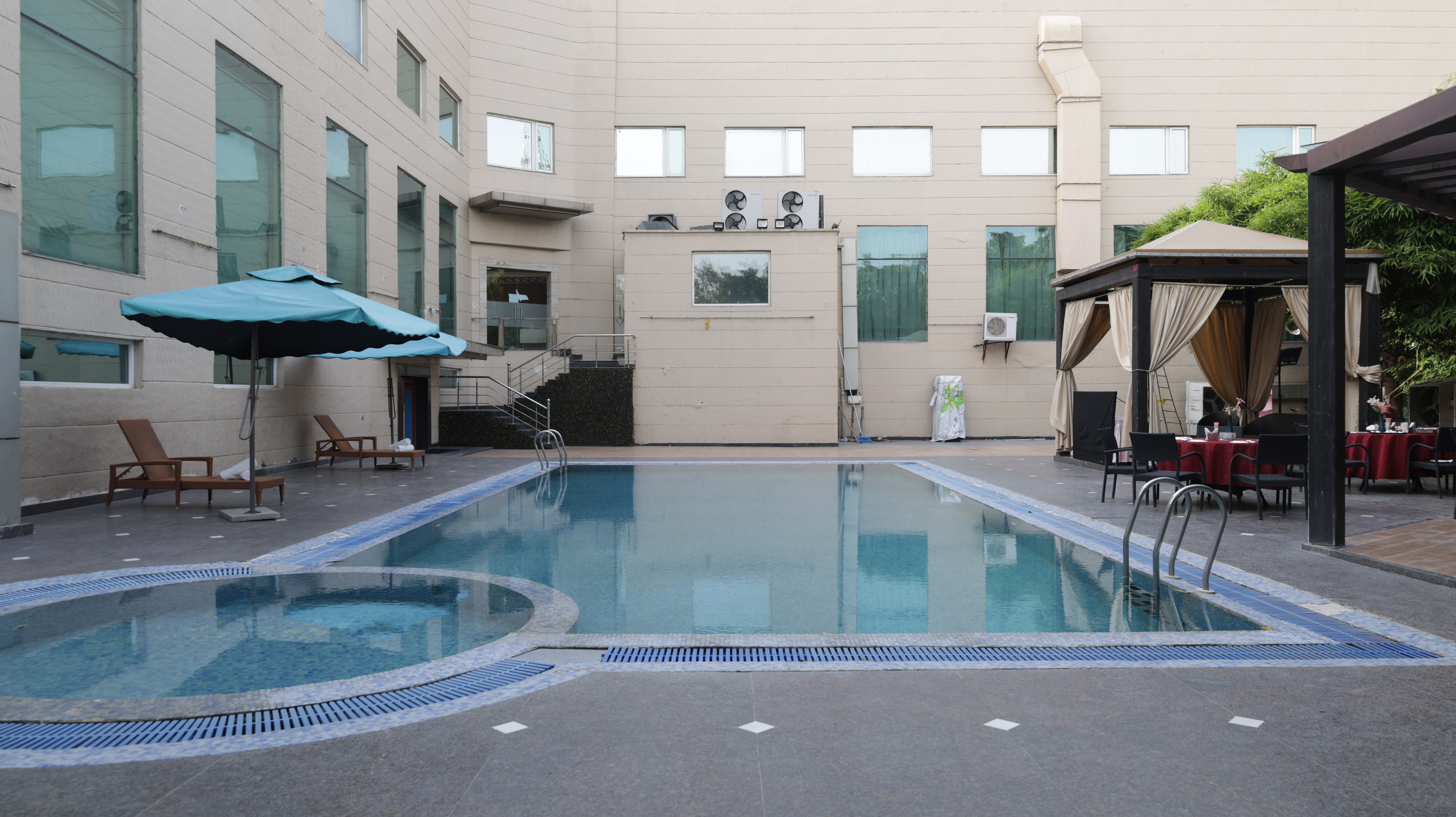 AQUARIUS POOL